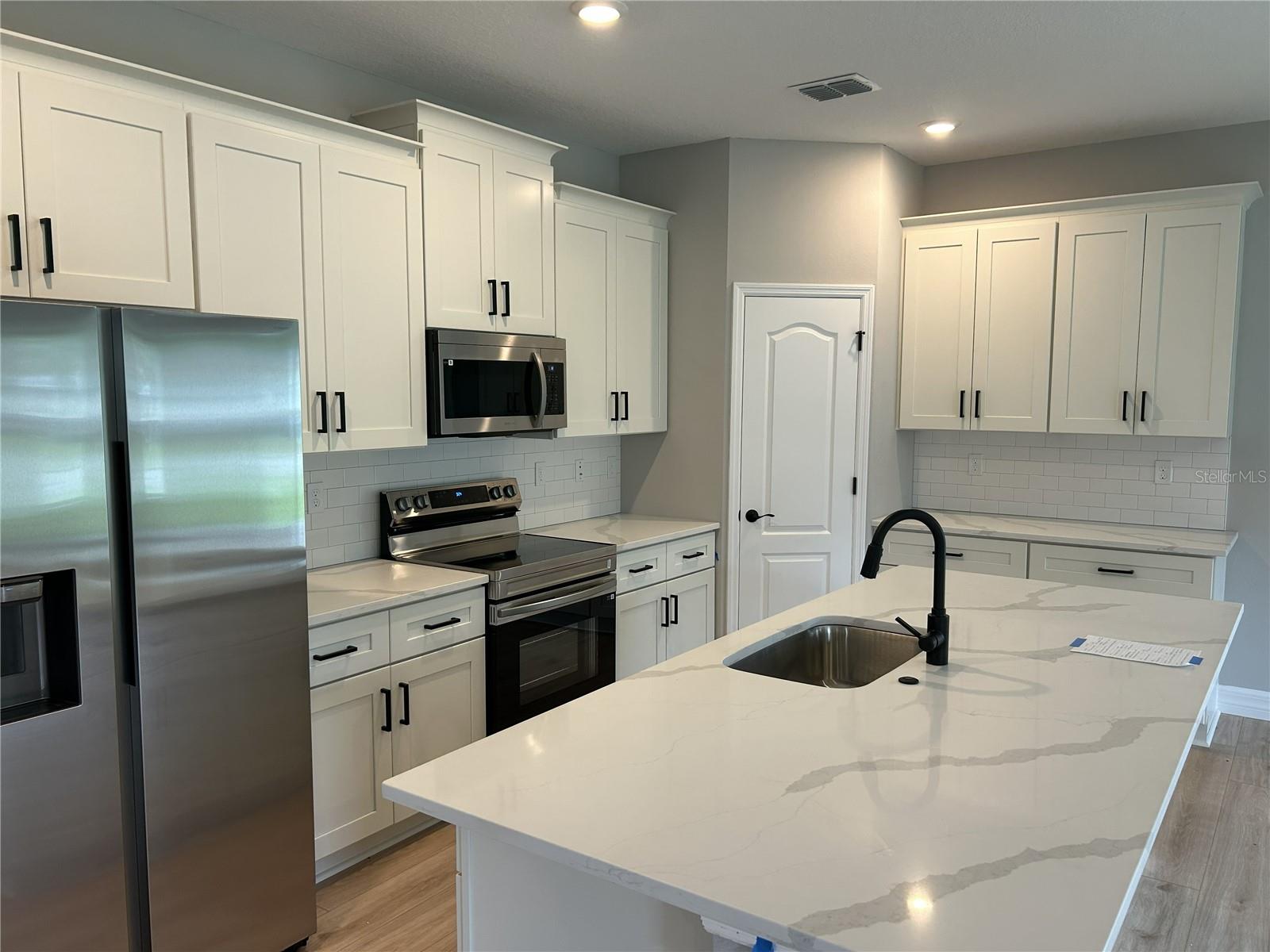 Image 4 of 23 For 13012 Robin Avenue