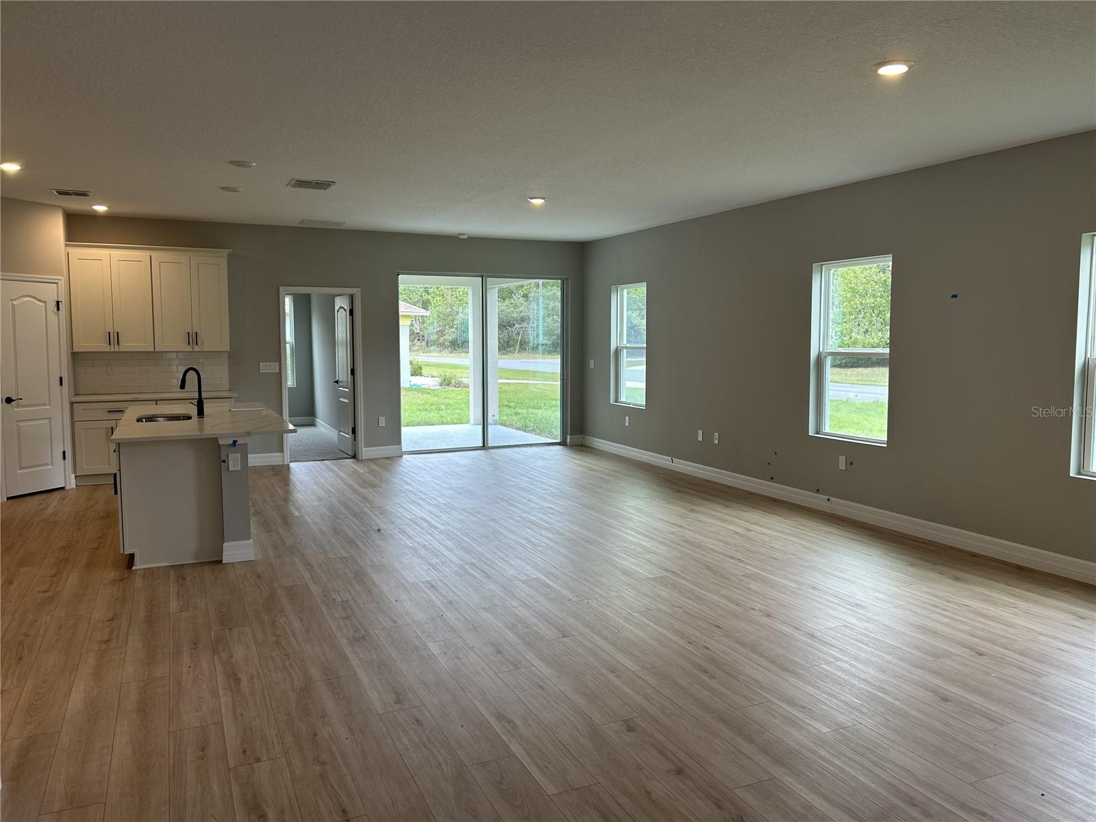 Image 8 of 23 For 13012 Robin Avenue