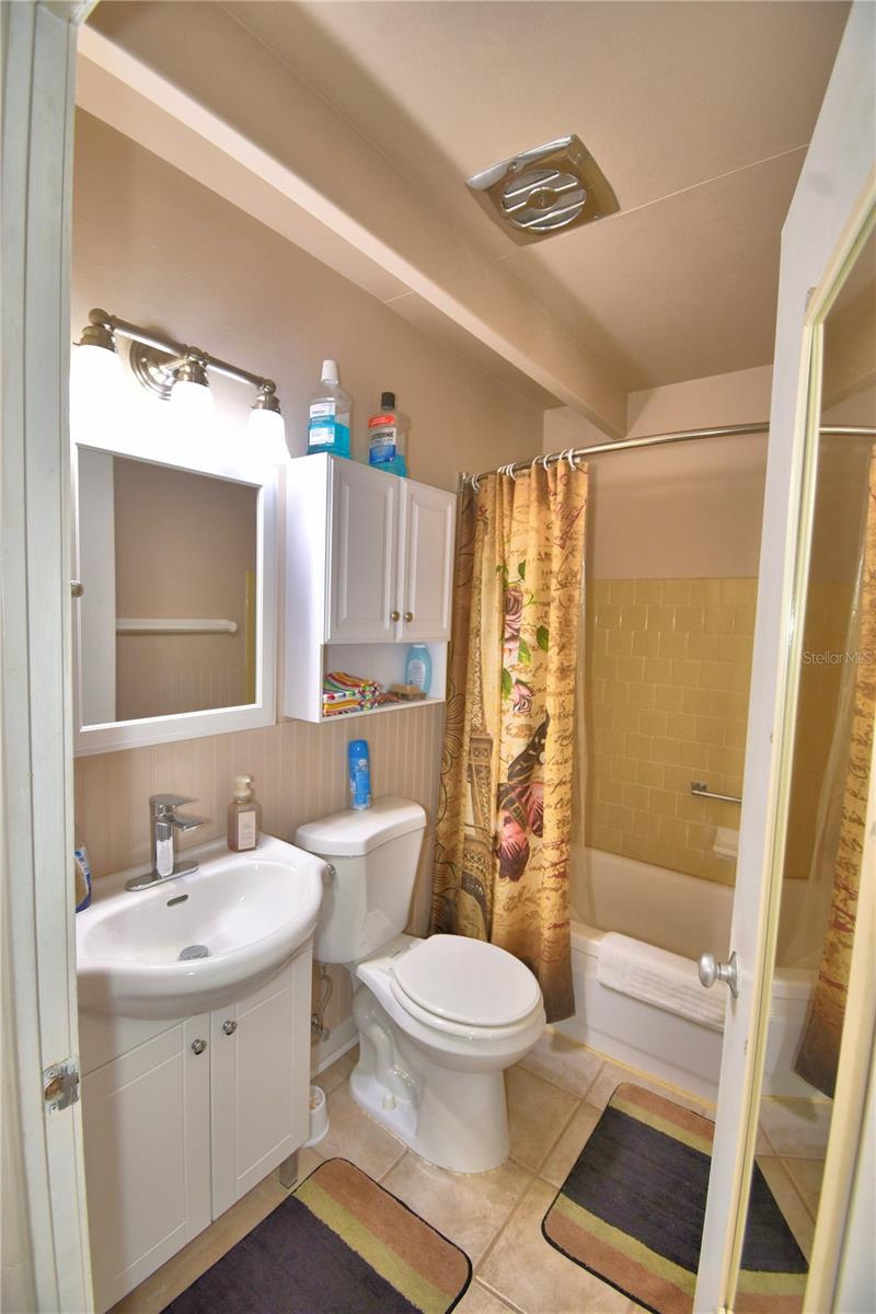 Image 16 of 49 For 2319 Club Circle