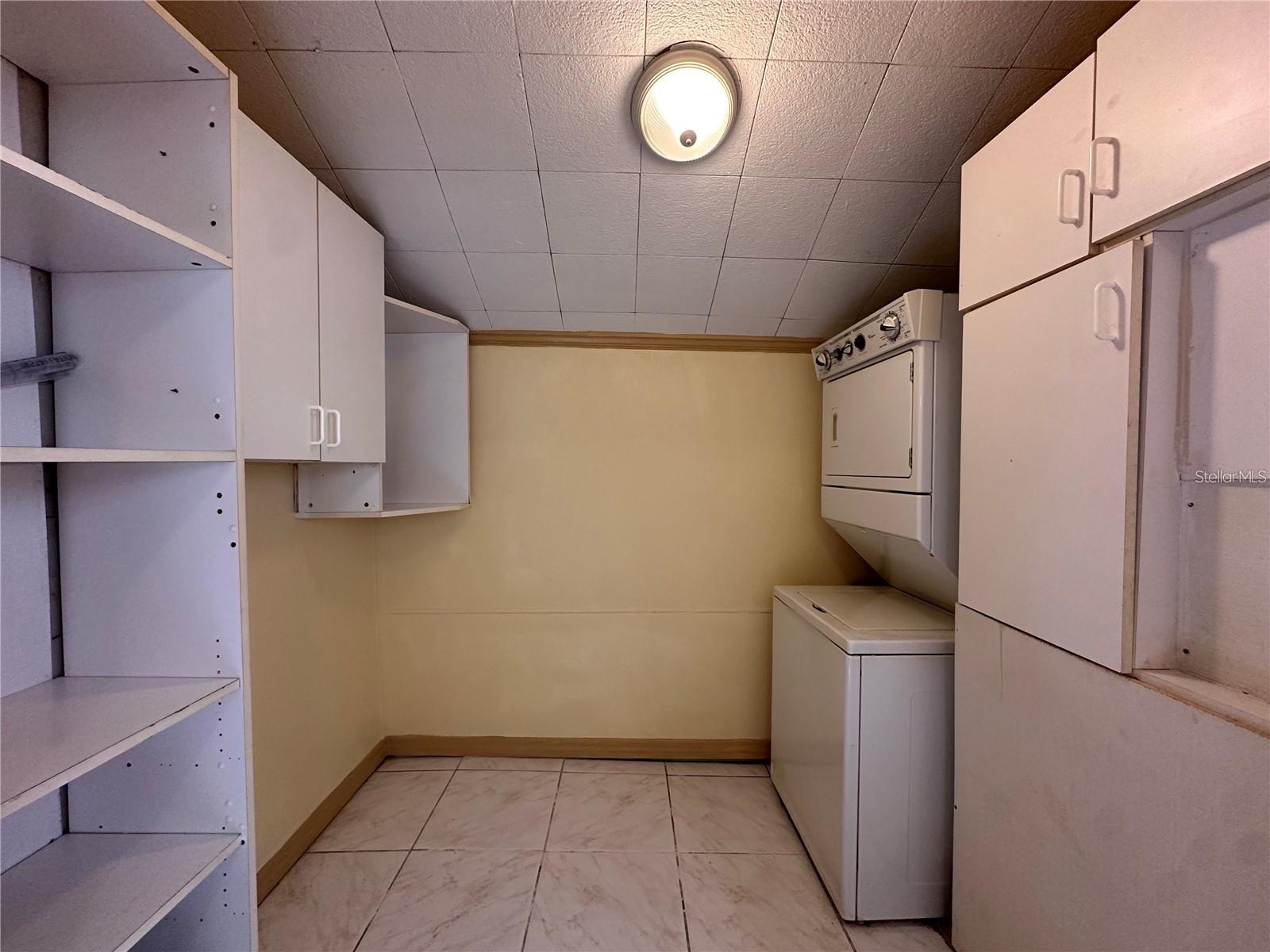 Image 13 of 24 For 1025 Main Street B