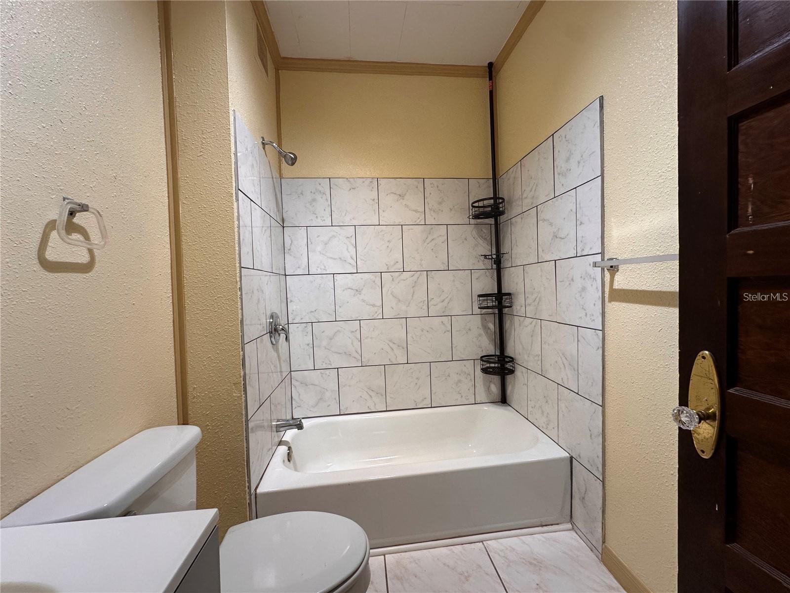 Image 16 of 24 For 1025 Main Street B