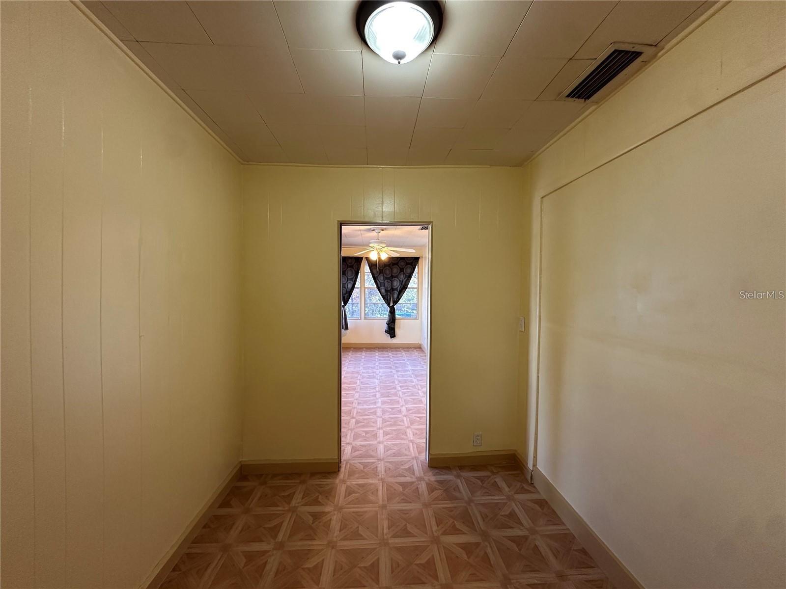 Image 21 of 24 For 1025 Main Street B