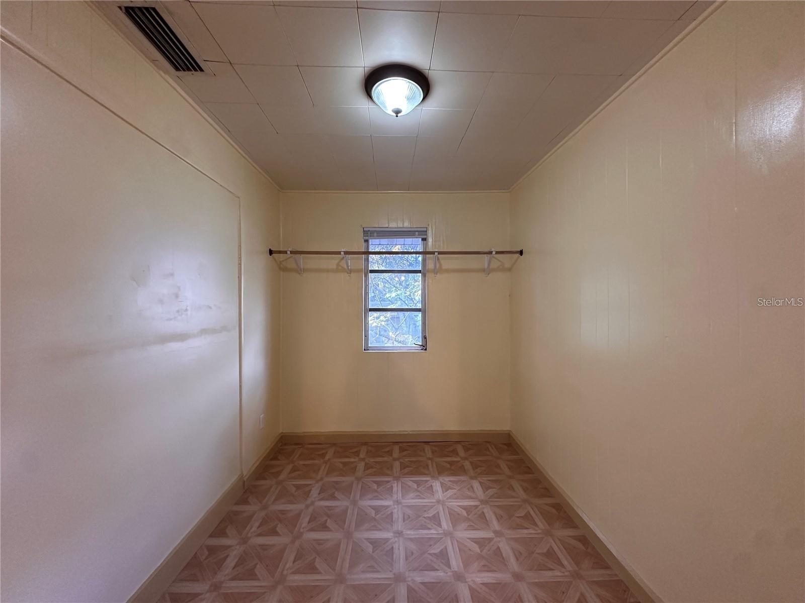 Image 22 of 24 For 1025 Main Street B