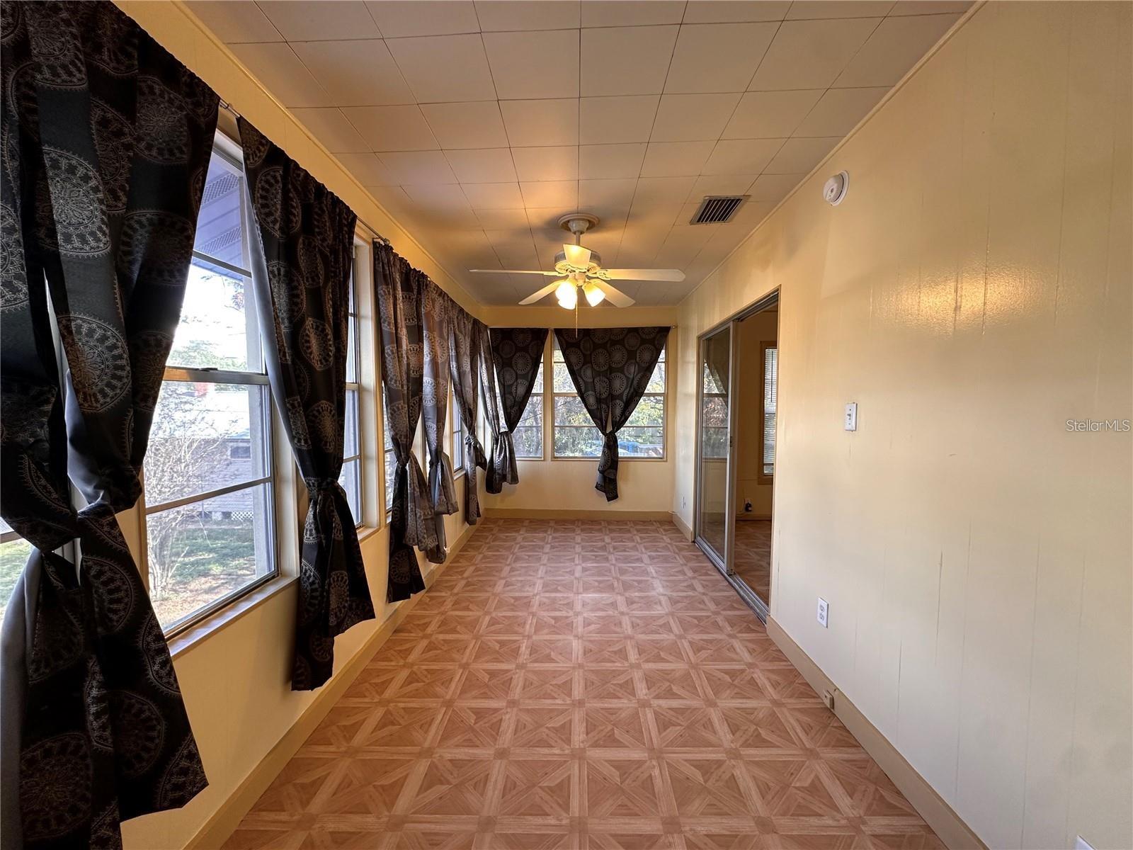 Image 23 of 24 For 1025 Main Street B