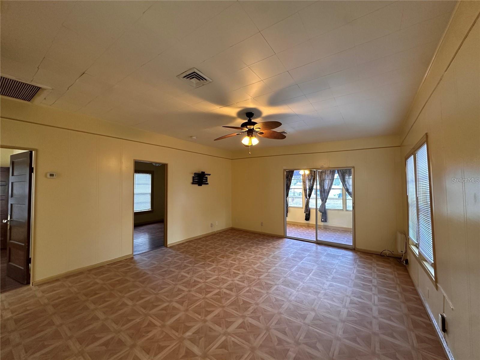 Image 4 of 24 For 1025 Main Street B