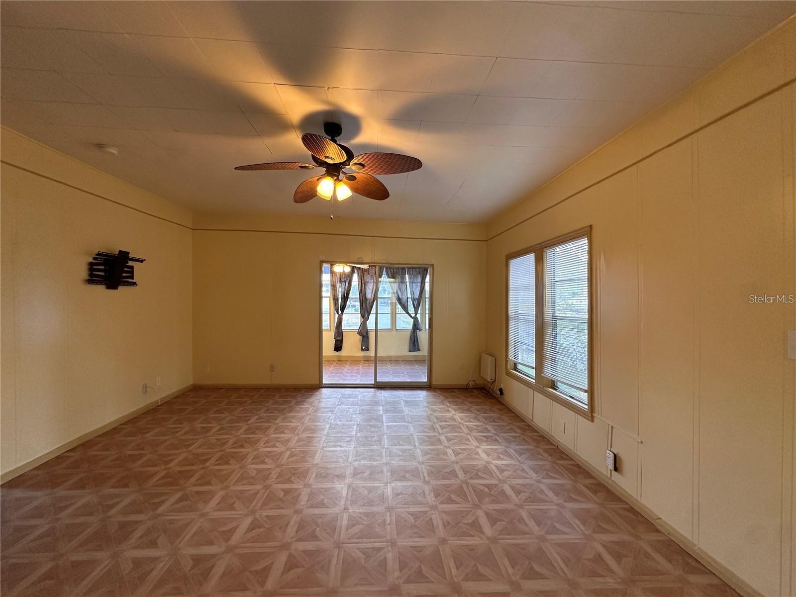 Image 5 of 24 For 1025 Main Street B