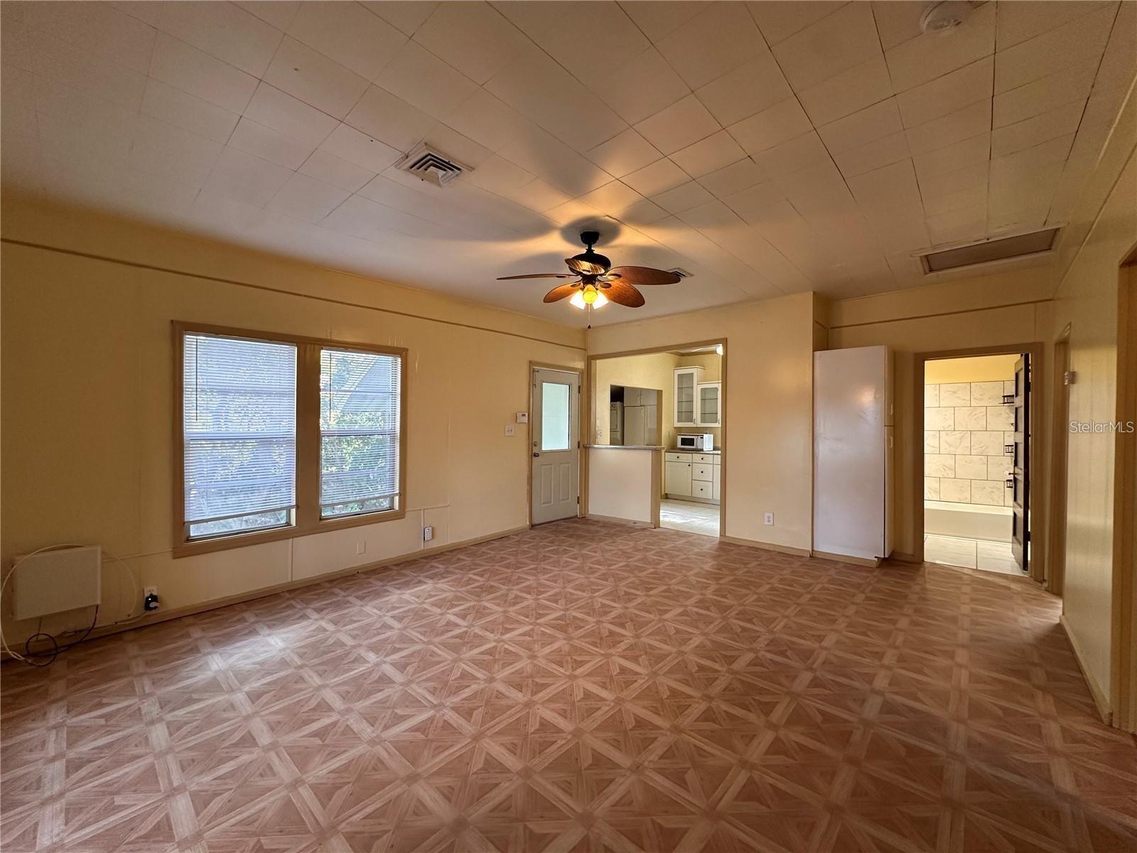 Image 7 of 24 For 1025 Main Street B