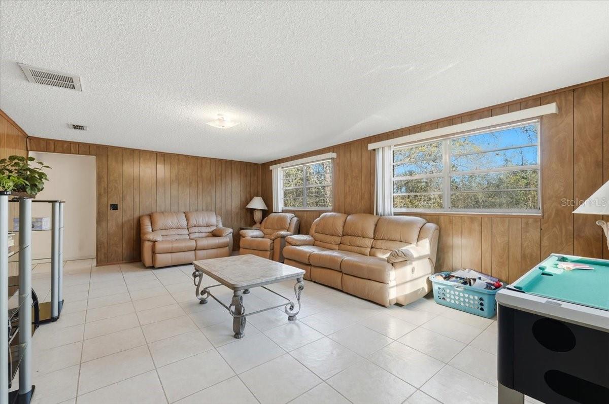 Image 14 of 44 For 111 Sunset Drive E