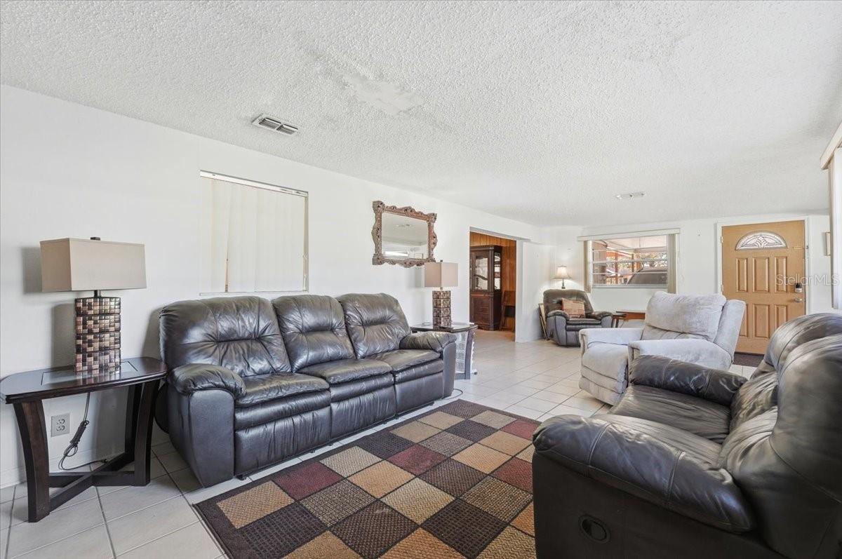 Image 16 of 44 For 111 Sunset Drive E