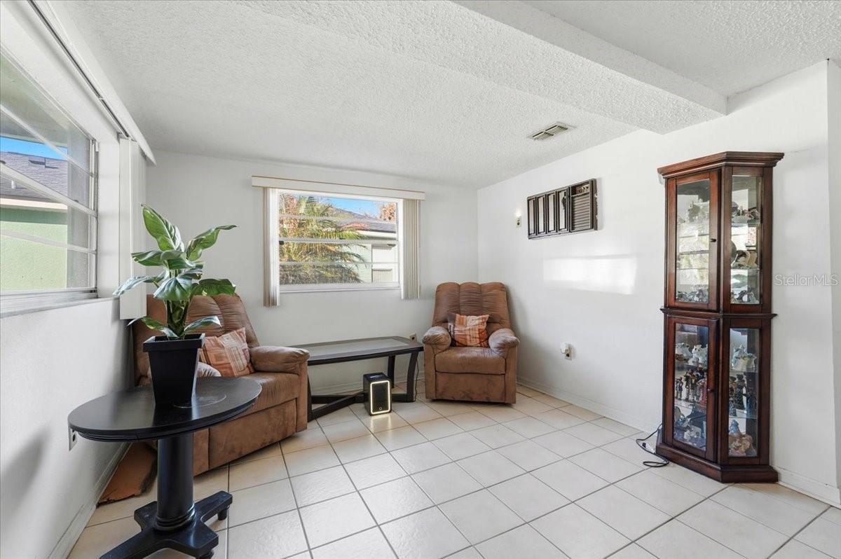 Image 18 of 44 For 111 Sunset Drive E