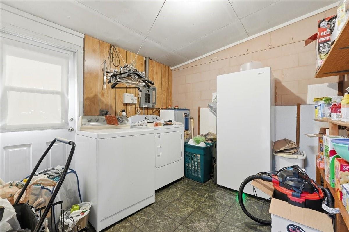 Image 38 of 44 For 111 Sunset Drive E