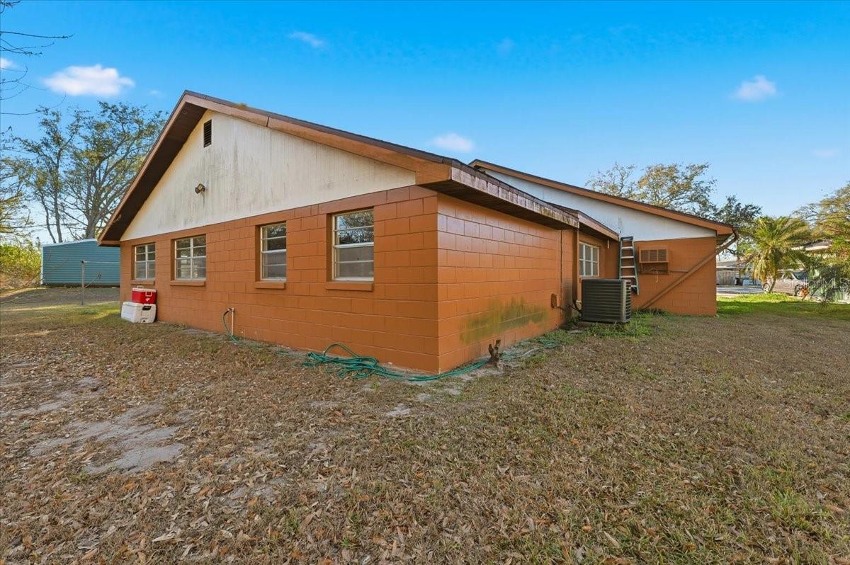 Image 4 of 44 For 111 Sunset Drive E