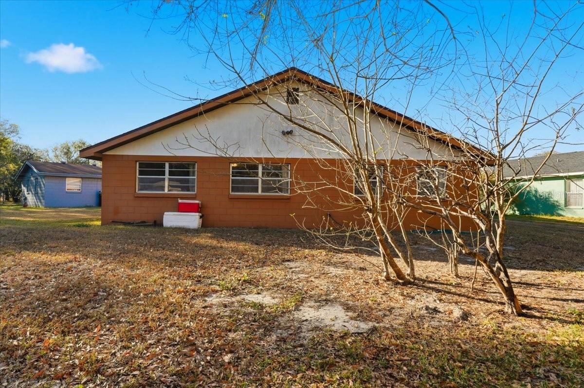 Image 6 of 44 For 111 Sunset Drive E