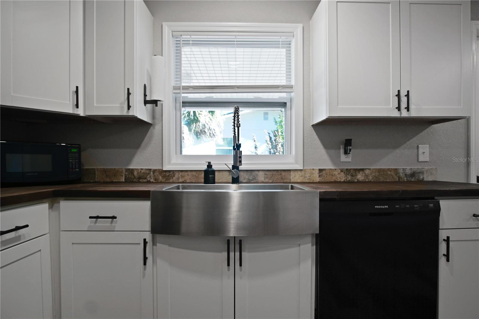 Image 4 of 26 For 213 Bougainvillea Avenue