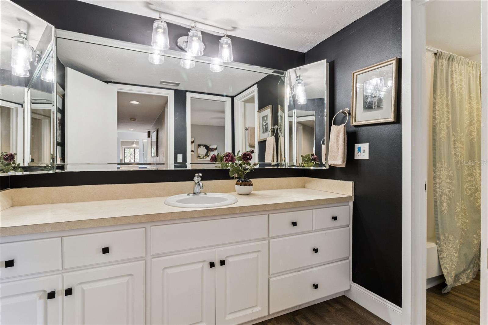 Image 18 of 20 For 62 Nottingham Way