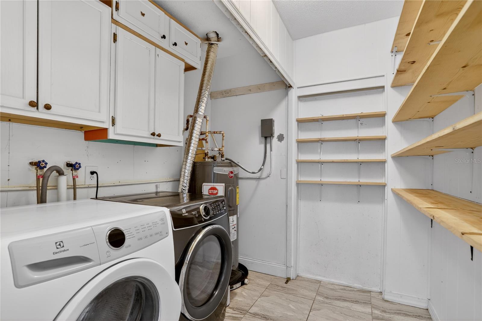 Image 14 of 39 For 8071 Rhea Circle