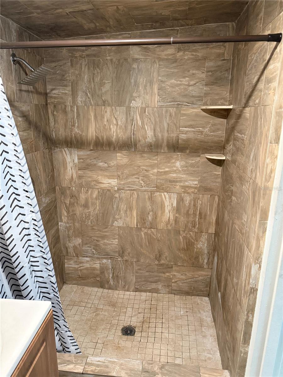 Image 11 of 22 For 720 Manor Drive