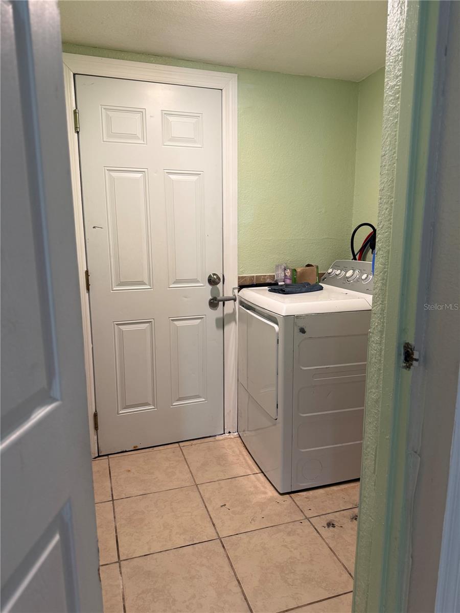 Image 16 of 22 For 720 Manor Drive