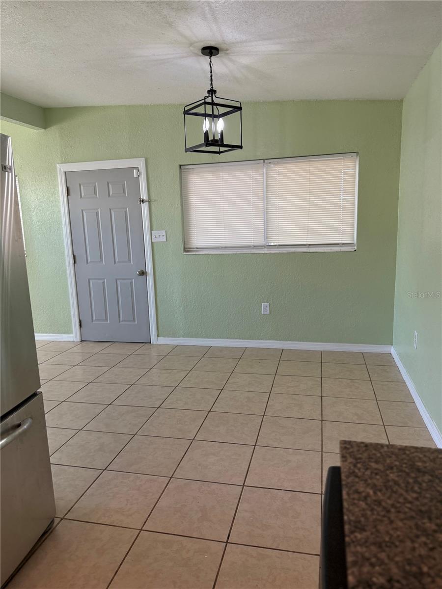 Image 5 of 22 For 720 Manor Drive