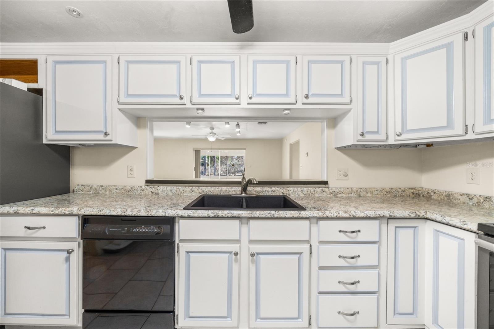 Image 14 of 47 For 1273 Woodbury Avenue