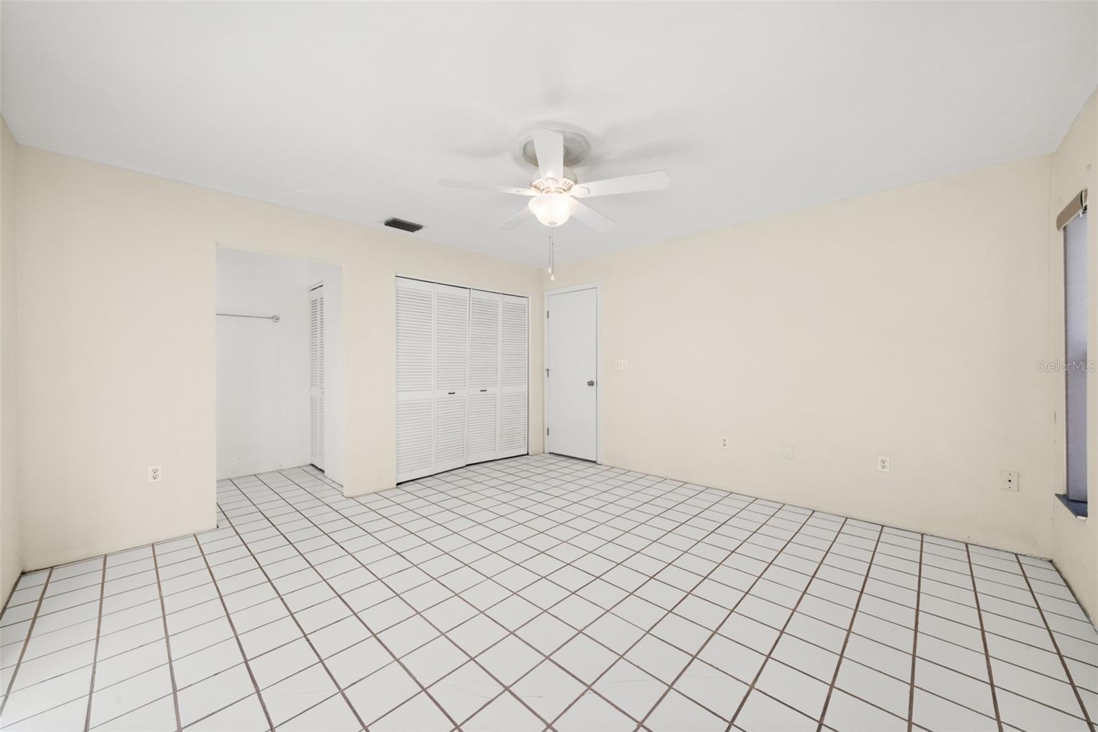 Image 18 of 47 For 1273 Woodbury Avenue