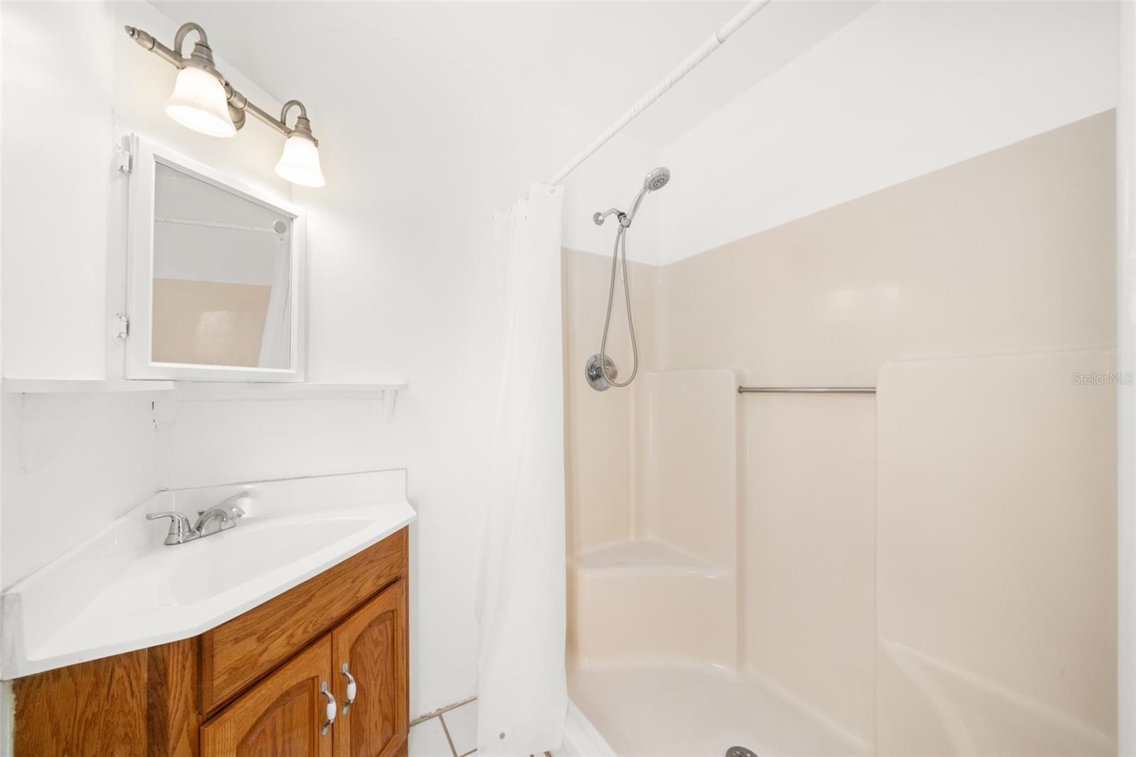 Image 20 of 47 For 1273 Woodbury Avenue