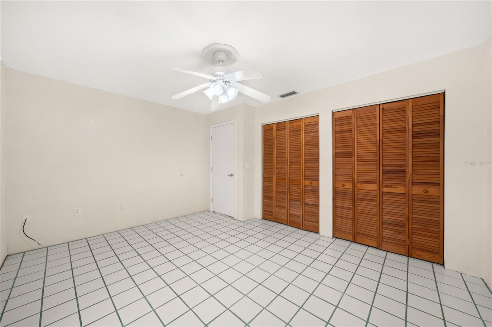 Image 24 of 47 For 1273 Woodbury Avenue