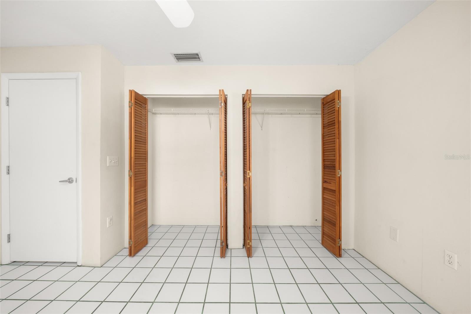 Image 25 of 47 For 1273 Woodbury Avenue