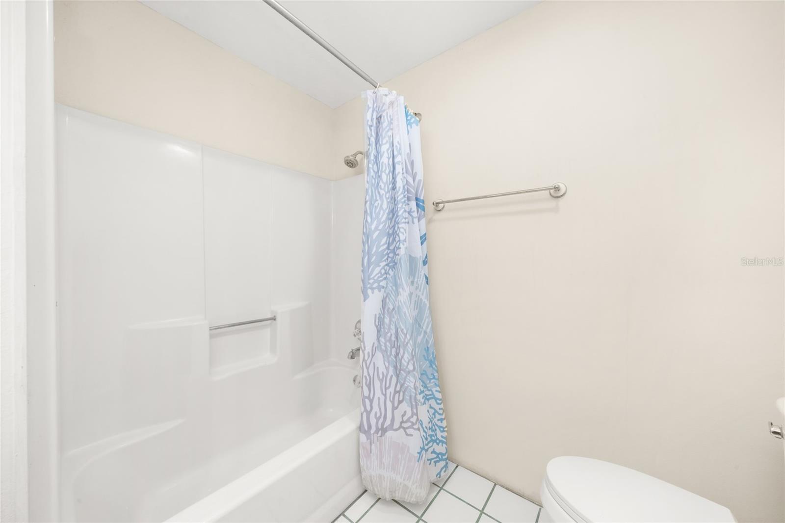 Image 27 of 47 For 1273 Woodbury Avenue