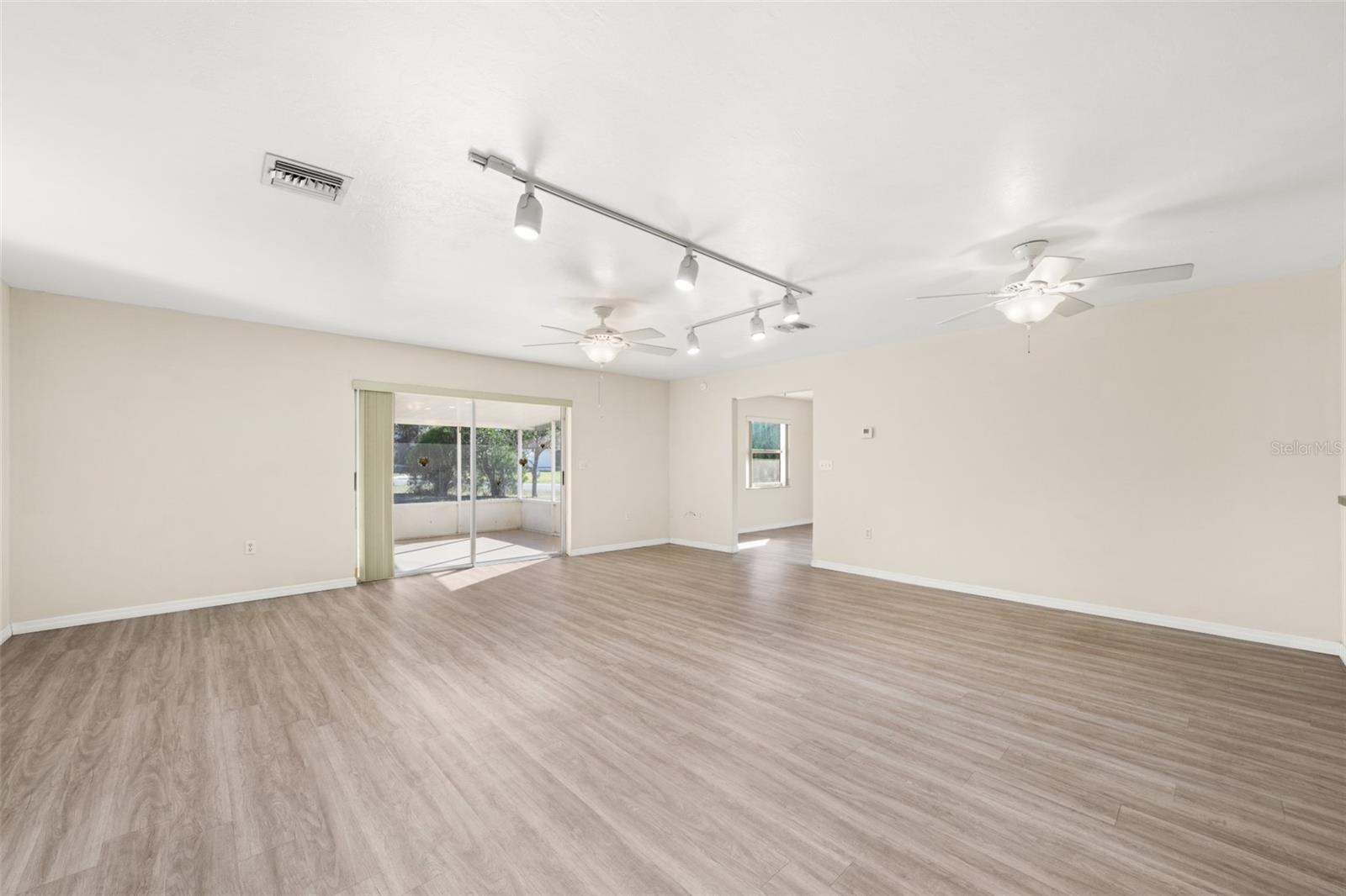 Image 5 of 47 For 1273 Woodbury Avenue