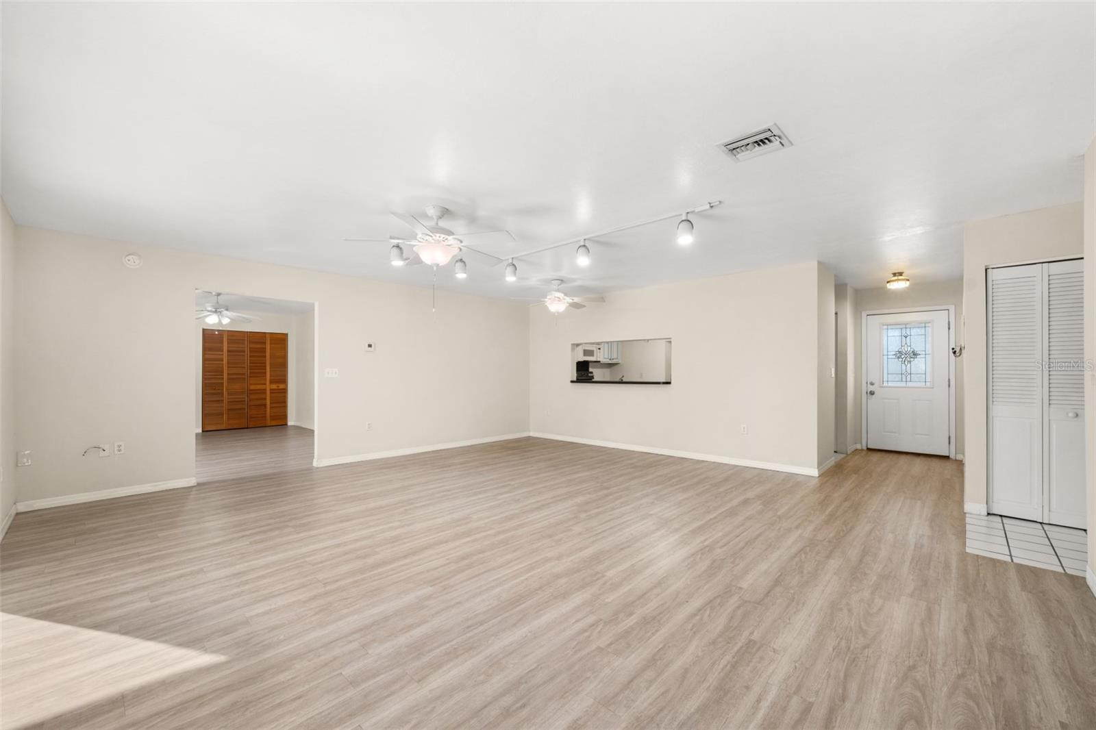 Image 6 of 47 For 1273 Woodbury Avenue