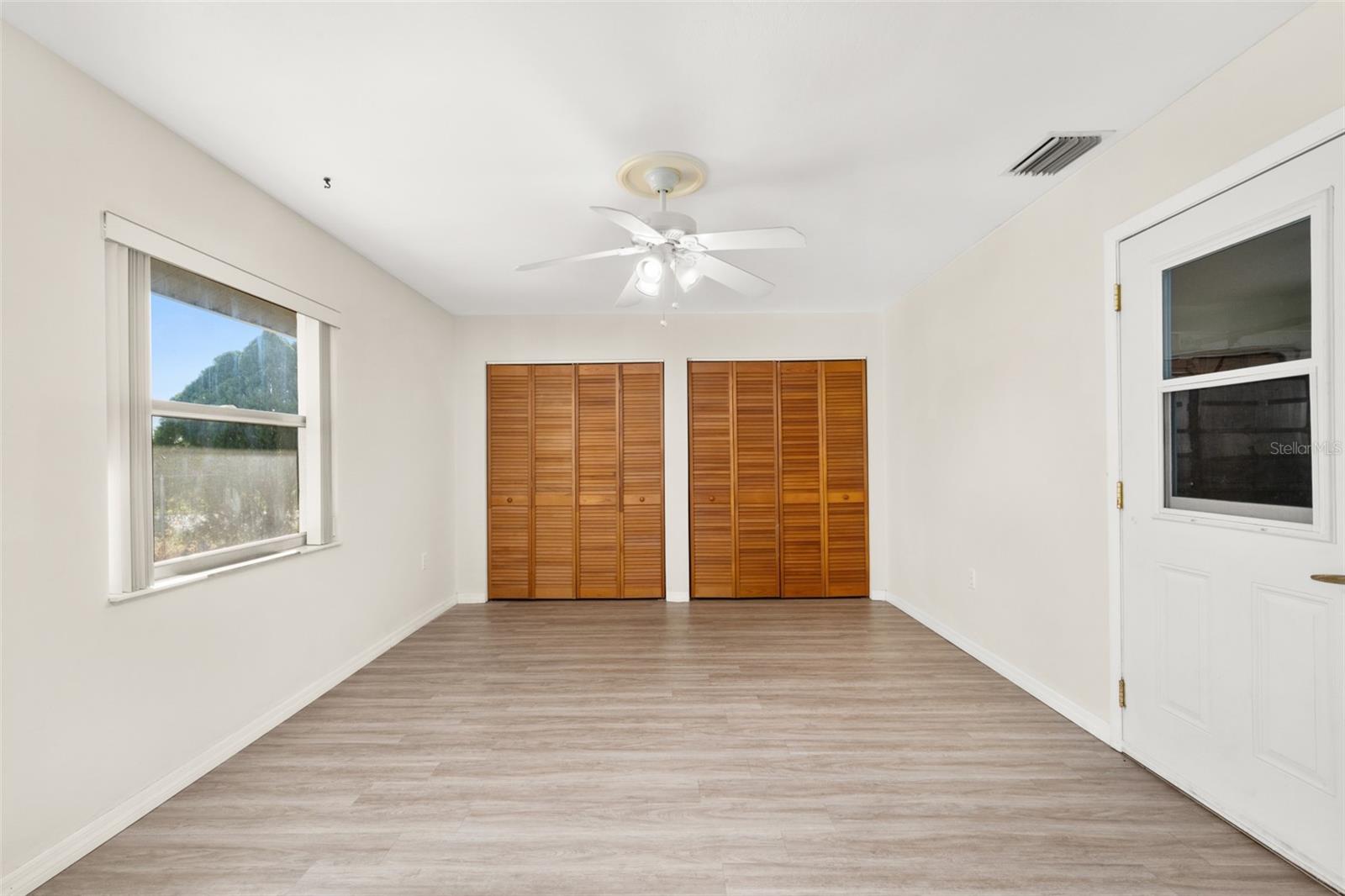 Image 7 of 47 For 1273 Woodbury Avenue