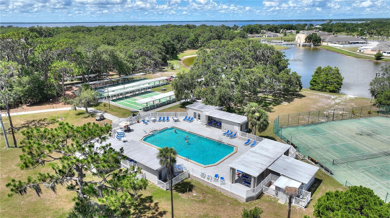 Image 18 of 36 For 1217 Club Circle