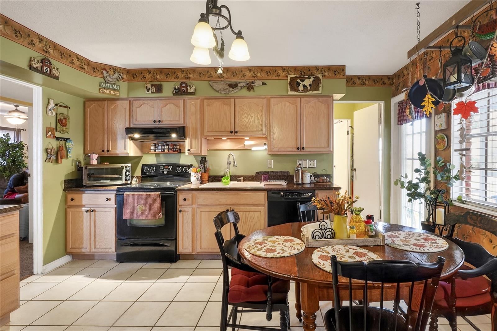 Image 17 of 47 For 1180 Yarnell Avenue