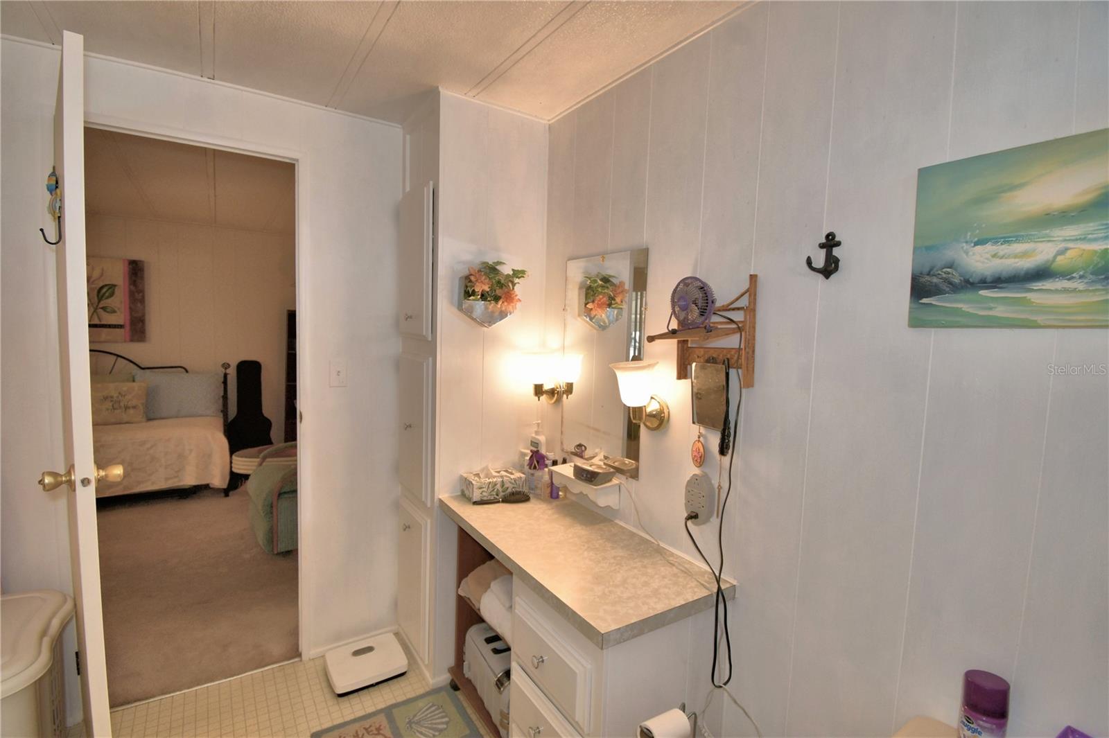 Listing photo id 15 for 4239 Cedarwood Street