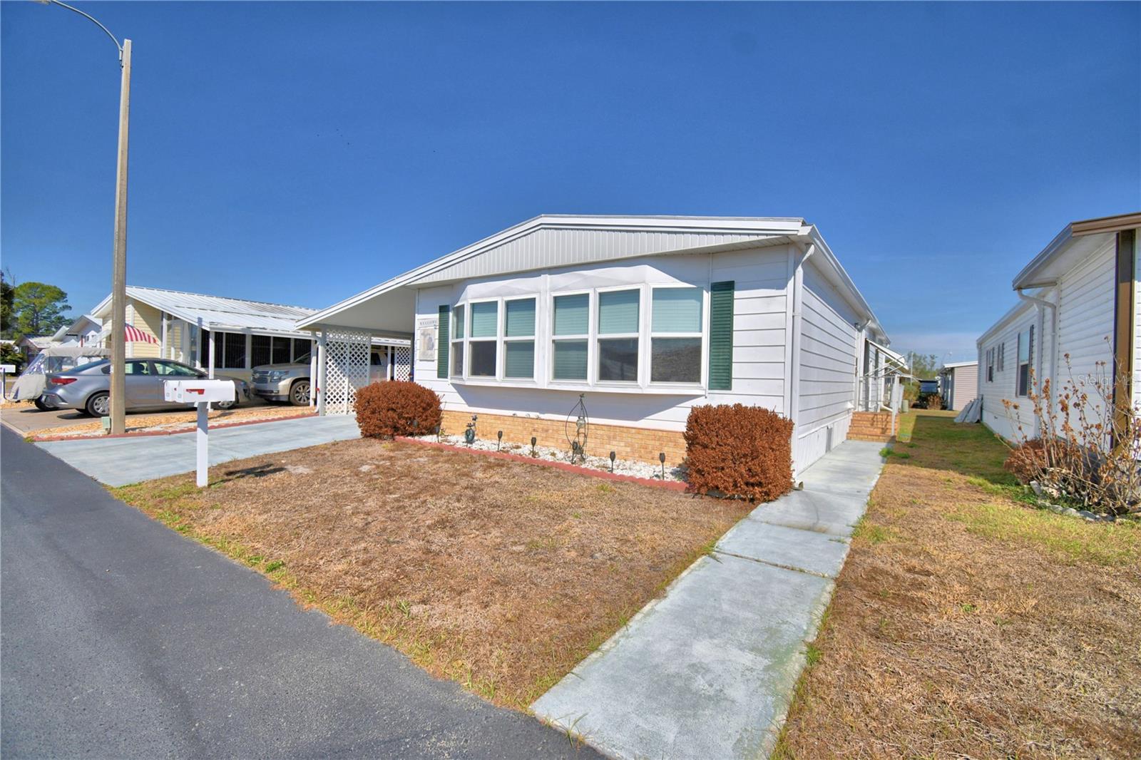 Listing photo id 0 for 4239 Cedarwood Street