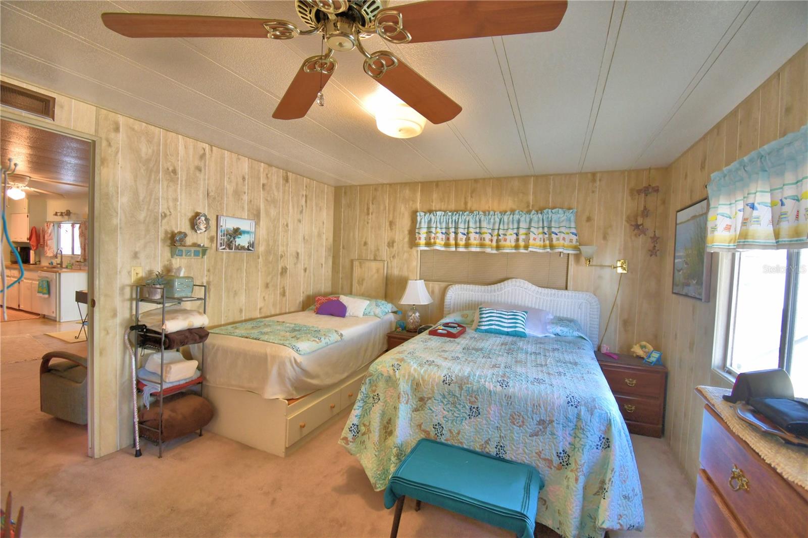 Listing photo id 18 for 4239 Cedarwood Street