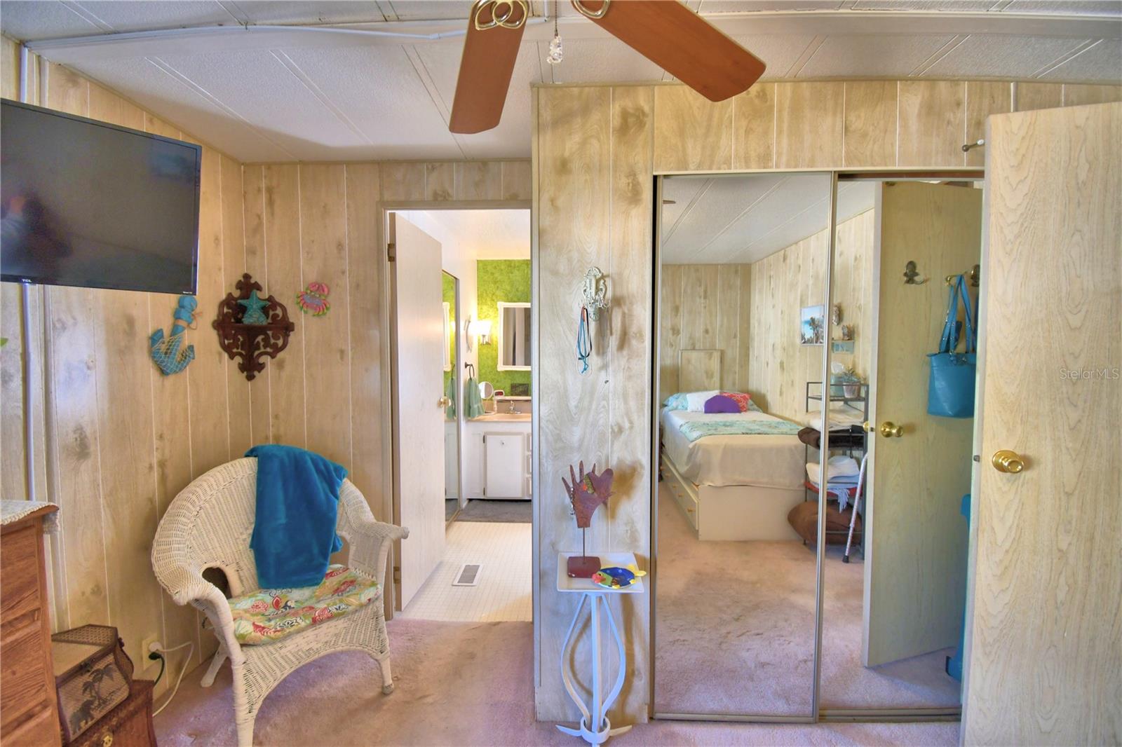 Listing photo id 20 for 4239 Cedarwood Street