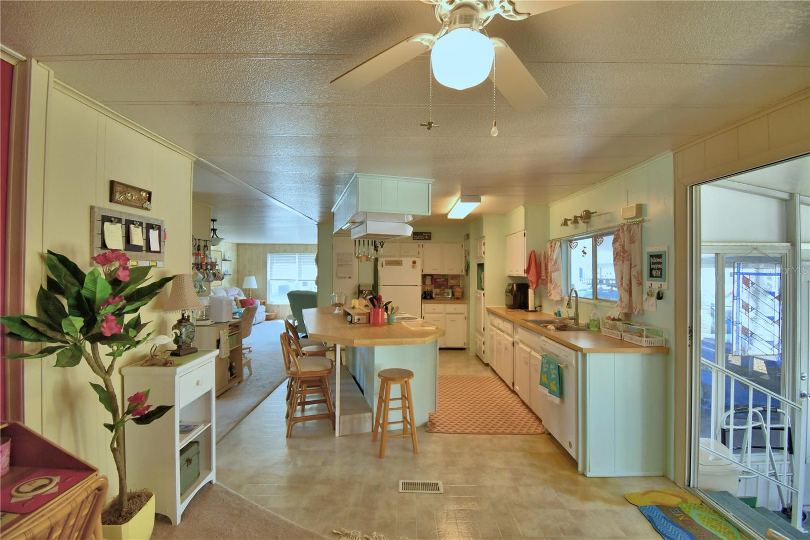 Listing photo id 25 for 4239 Cedarwood Street