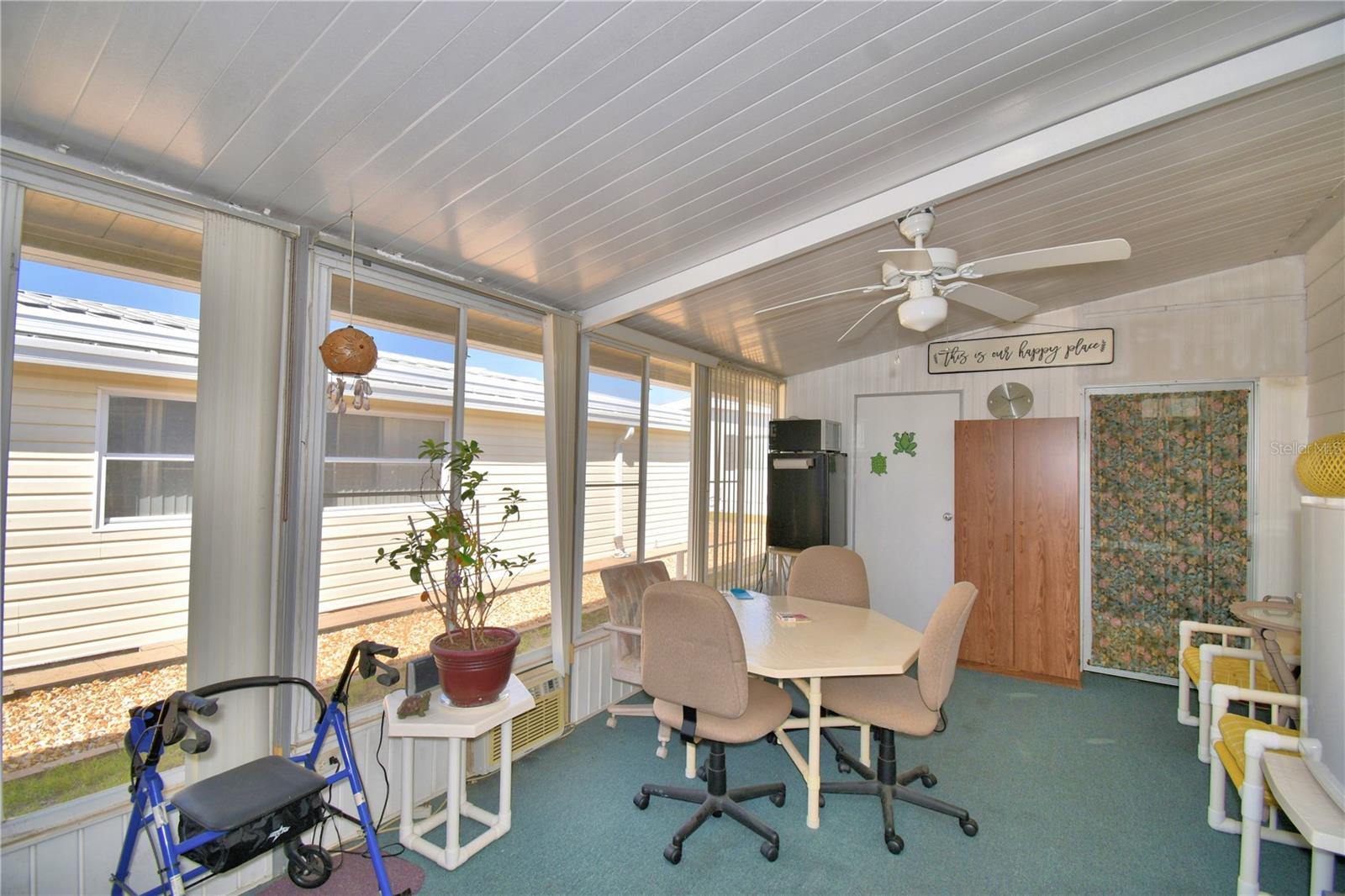 Listing photo id 1 for 4239 Cedarwood Street