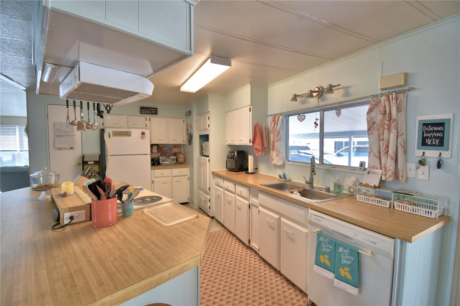 Listing photo id 28 for 4239 Cedarwood Street