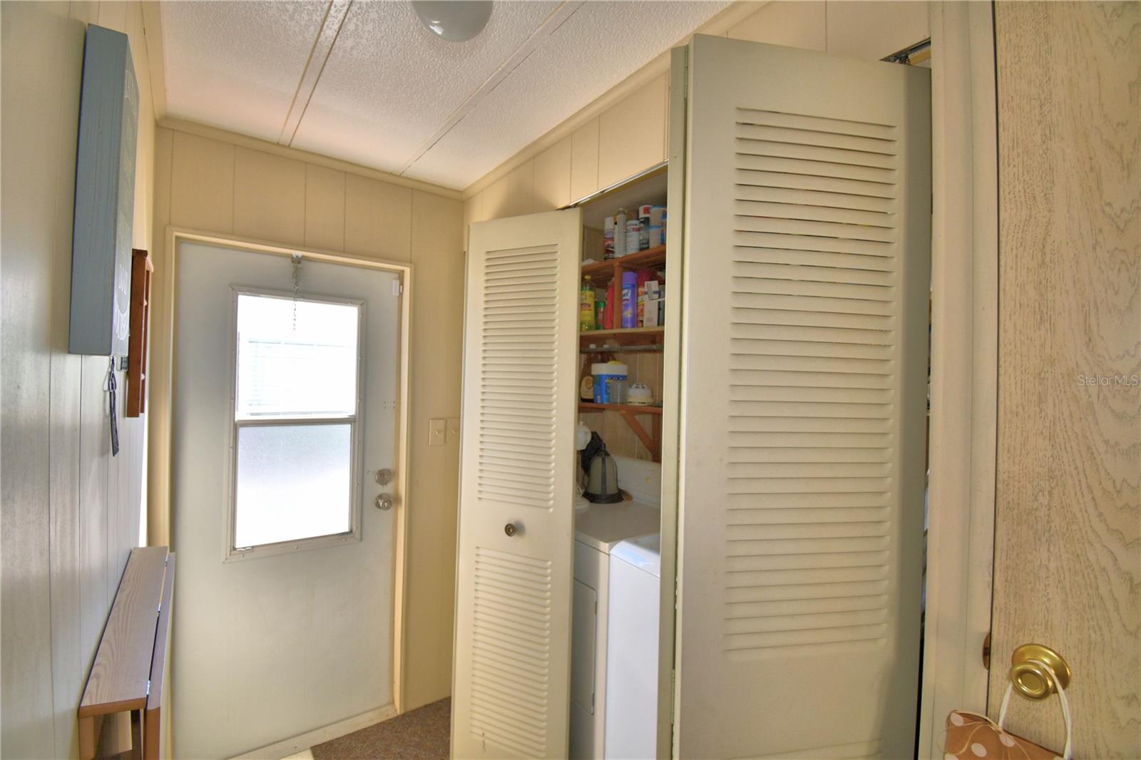 Listing photo id 30 for 4239 Cedarwood Street