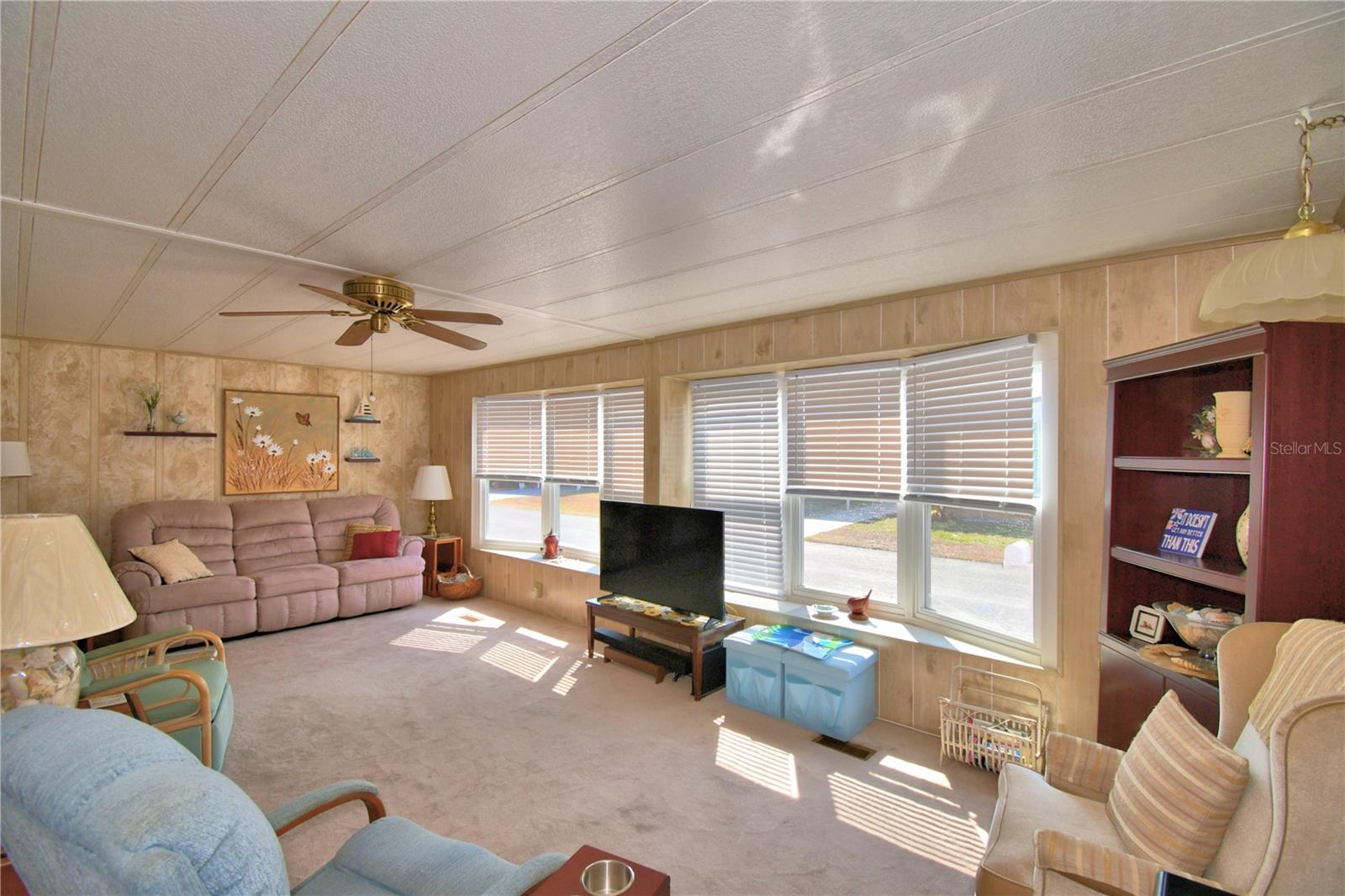 Listing photo id 33 for 4239 Cedarwood Street