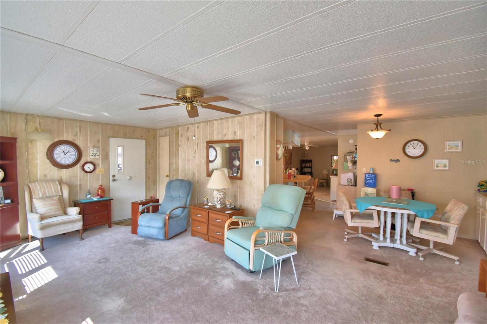 Listing photo id 37 for 4239 Cedarwood Street