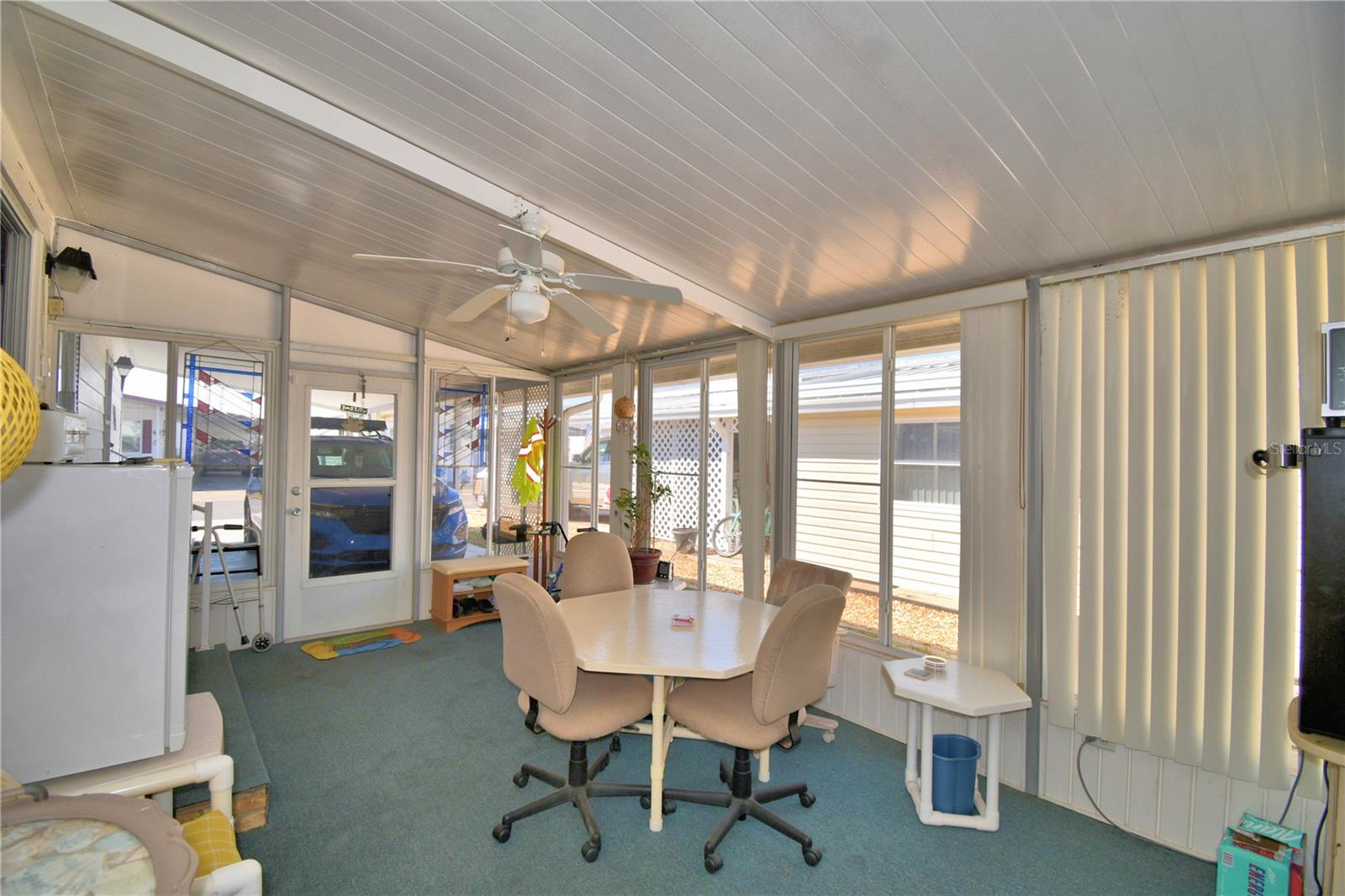 Listing photo id 2 for 4239 Cedarwood Street