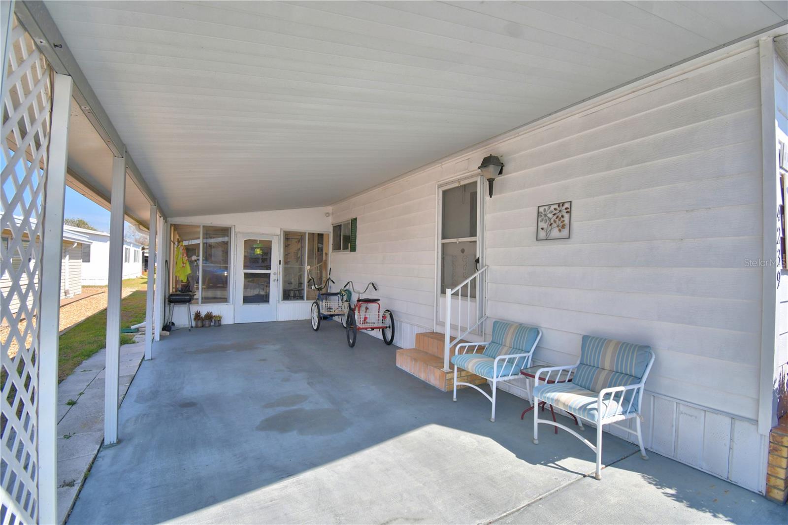 Listing photo id 38 for 4239 Cedarwood Street