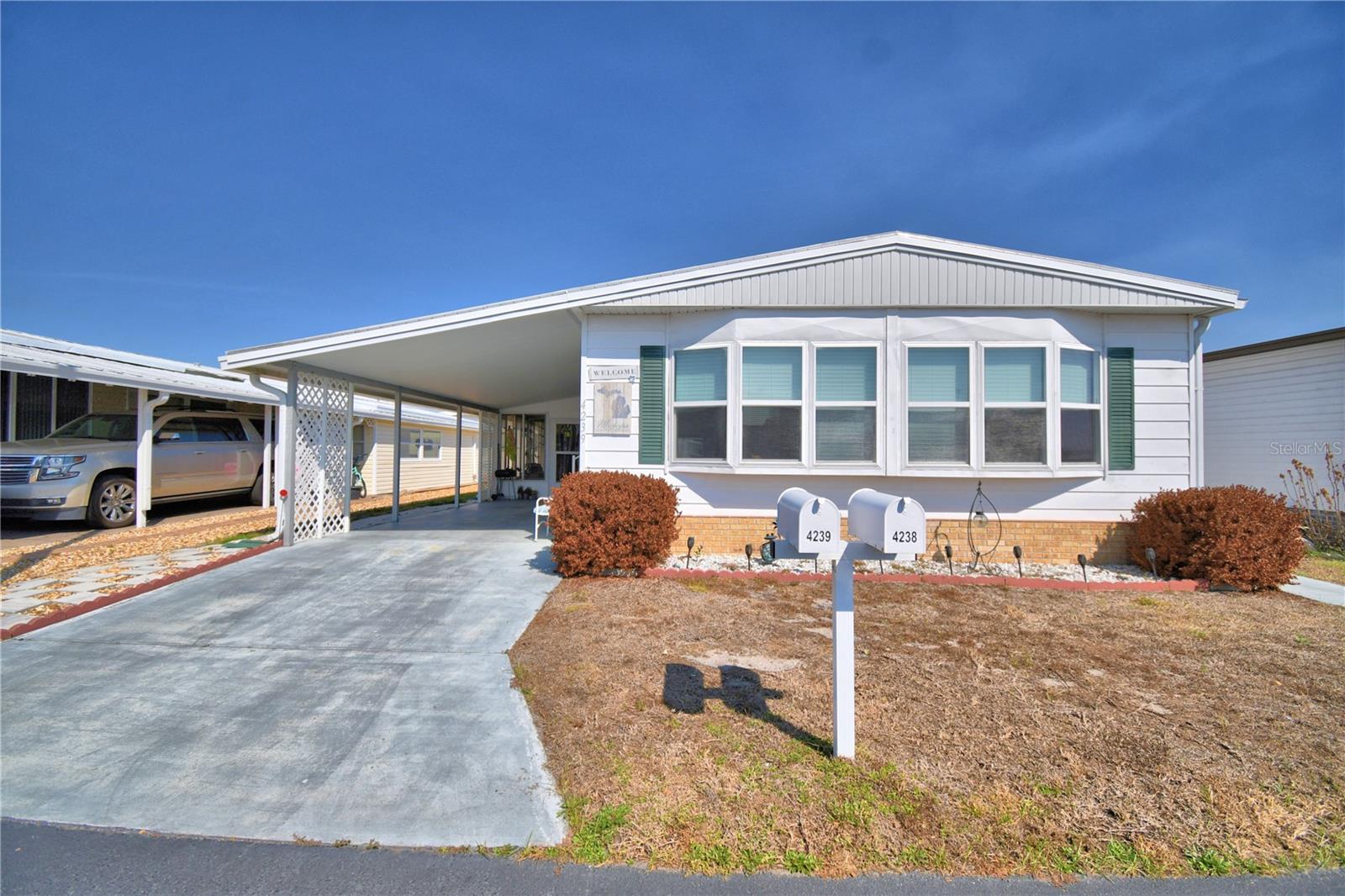 Listing photo id 40 for 4239 Cedarwood Street