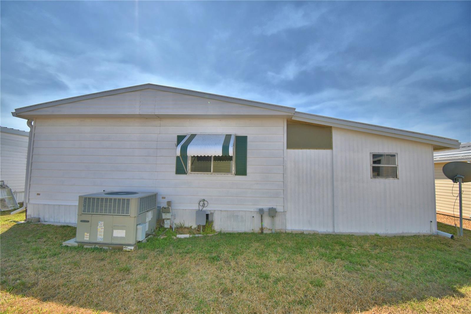 Listing photo id 42 for 4239 Cedarwood Street