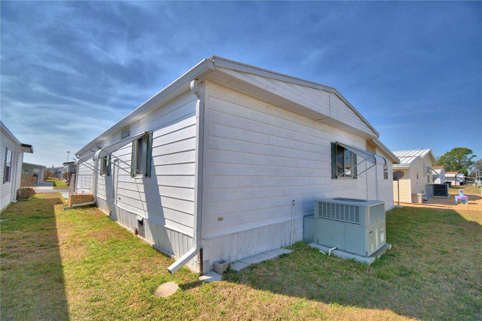 Listing photo id 43 for 4239 Cedarwood Street