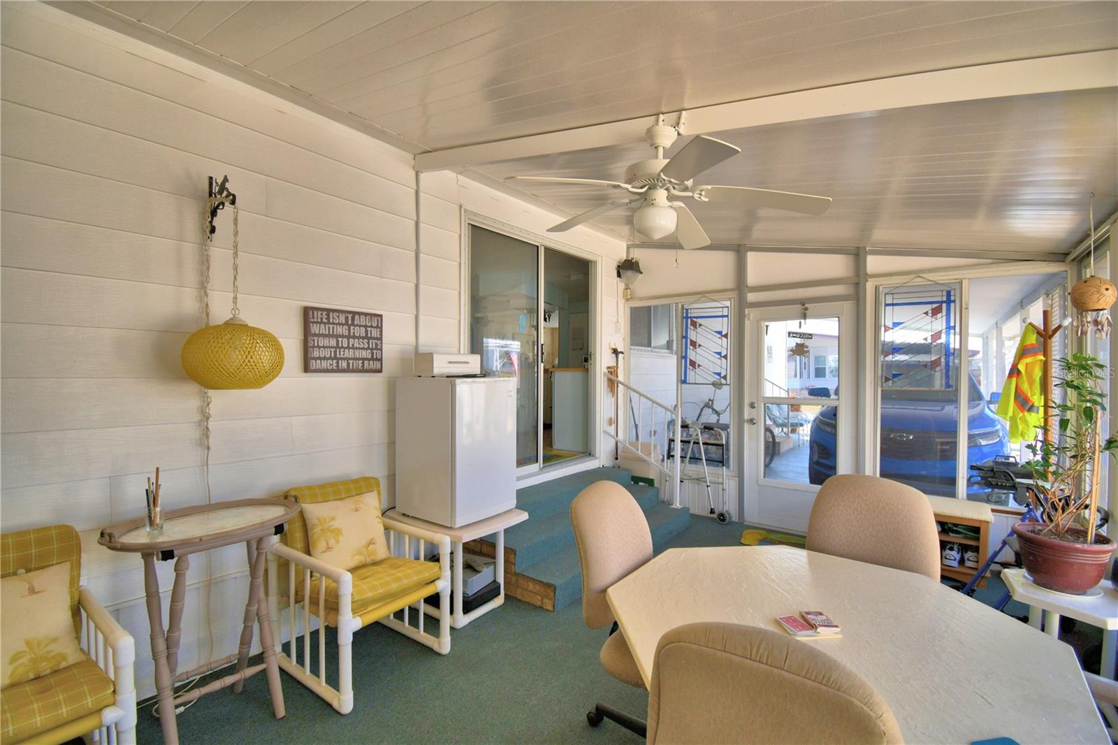 Listing photo id 3 for 4239 Cedarwood Street